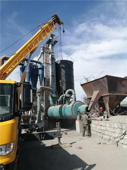田阳区设备搬运等各类工程项目中，吊车起着关键作用